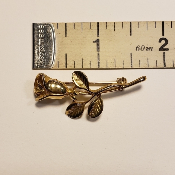 VINTAGE Small Gold Tone Rose Brooch Pin - Picture 5 of 6